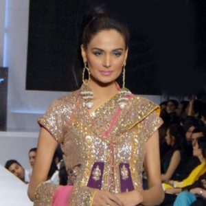 Latest Neckline Designs for Summer Outfits