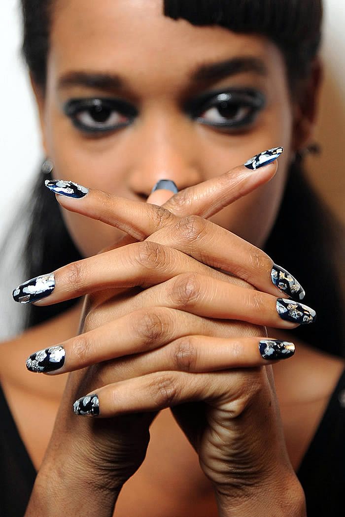 Choose the Right Nail Design for Your Skin Tone Range