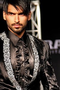 Pakistani Designer Munib Nawaz’s Collection at Solo Men Fashion Show