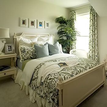 manage the small room with the perfect bedroom decor