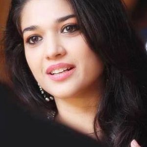 Model & Actress Sanam Jung Pics & Profile