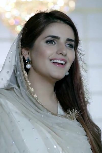 Momina Mustehsan Photos