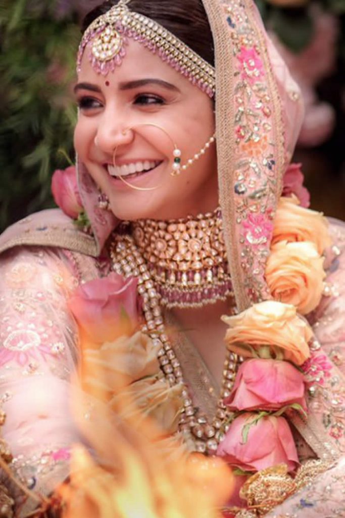 anushka shaadi lehenga