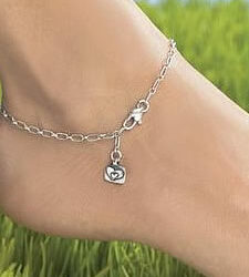 Alluring and jangling anklets