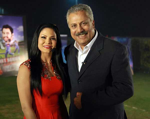 India Pakistan Live Score with Veena Malik and Zaheer Abbas