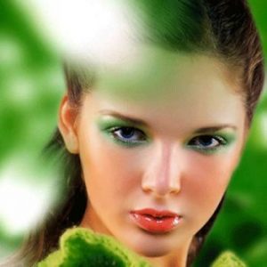 Green Eyeliner Could Look So Chic?