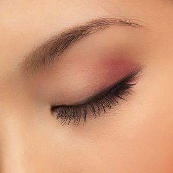 How to Make Your Eyebrow Hairs Straight Instead of Curly