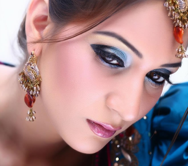 How to do Eye Makeup for Eid