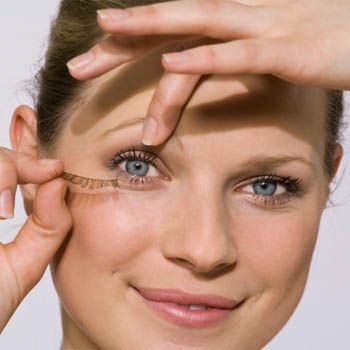 Use of Artificial Eye Lashes in Summer