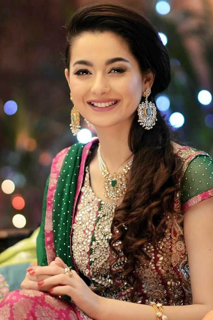 Hania Aamir to Play the Female Lead in 'Parvaaz Hai Junoon'