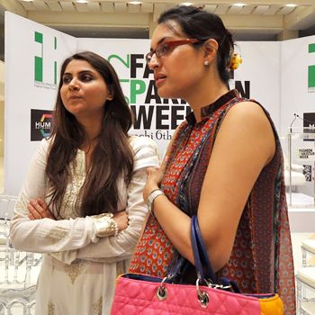 Nadia Hussain Flaunts Baby Bump At FPW 2012 Press Conference