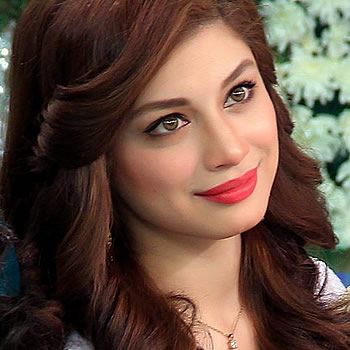 New Pakistani Talent Sidra Batool in Halla Gulla Movie