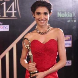 Amna Ilyas wins the L’Oréal Paris Best Actress Jury Award!