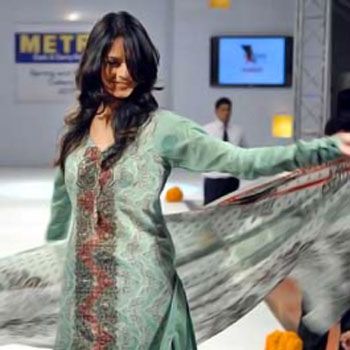 Fashion Show Held at Metro Karachi