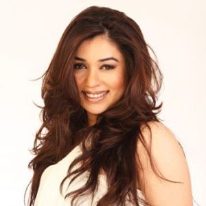 Komal Rizvi Launches ‘Kalli Kalli’