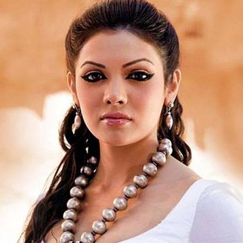 Mona Lizza Aka Sara Loren To Appear In Murder 3