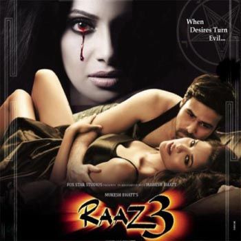Raaz 3 Attracts Huge Crowd At First Show In PAF Cinema Lahore