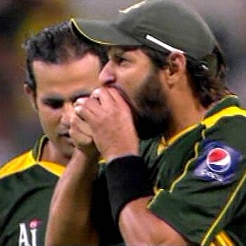 Shahid Afridi banned for biting ball