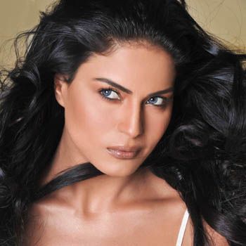 Veena Malik Sued PKR 600 Million For Her Astaghfar Show