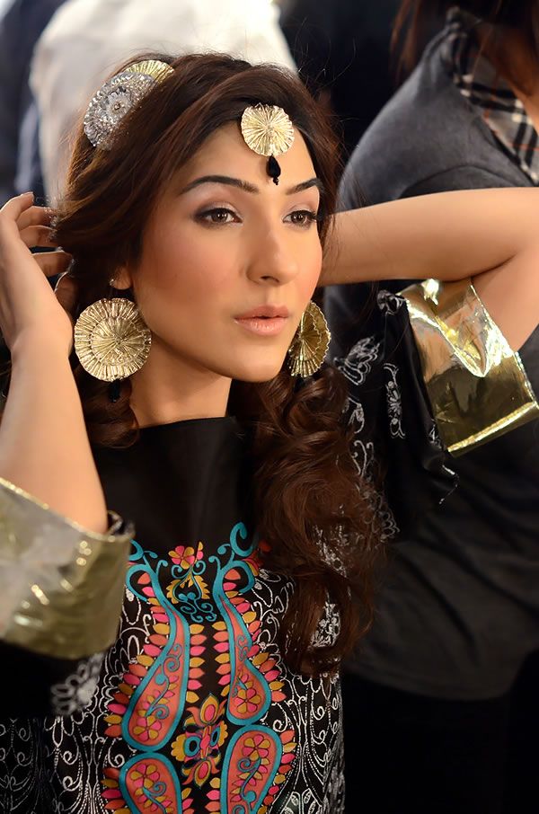 Backstage PFDC Sunsilk Fashion Week 2012 - Day 3