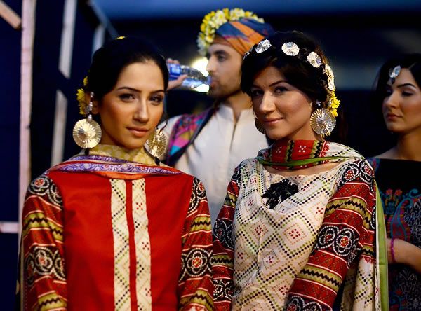 Backstage PFDC Sunsilk Fashion Week 2012 - Day 3