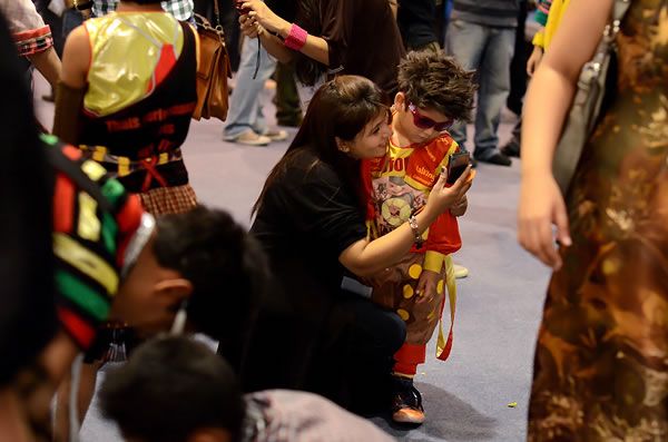 Backstage PFDC Sunsilk Fashion Week 2012 - Day 3