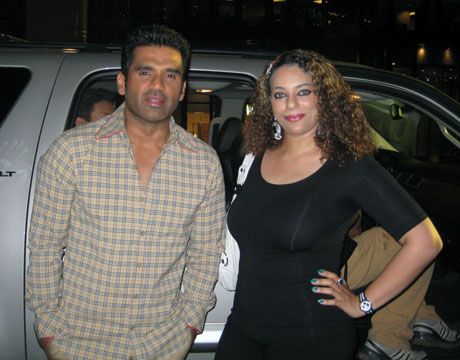 Sonia Ahmed & Mrs. Pakistan meet with Bollywood Stars