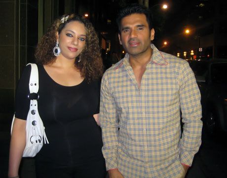 Sonia Ahmed & Mrs. Pakistan meet with Bollywood Stars