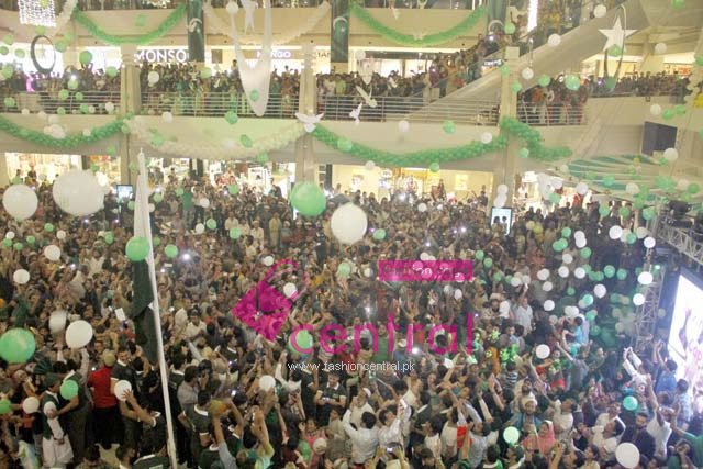 Azadi Celebrations with Dolmen Mall