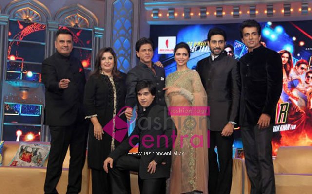 Boman Irani, Farah Khan, Shah Rukh Khan, Deepika Padukone, Abhishek Bachchan and Sonu Sood