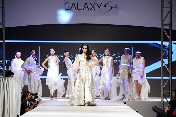 Samsung Introduces the GALAXY S4 in an Electrifying Event