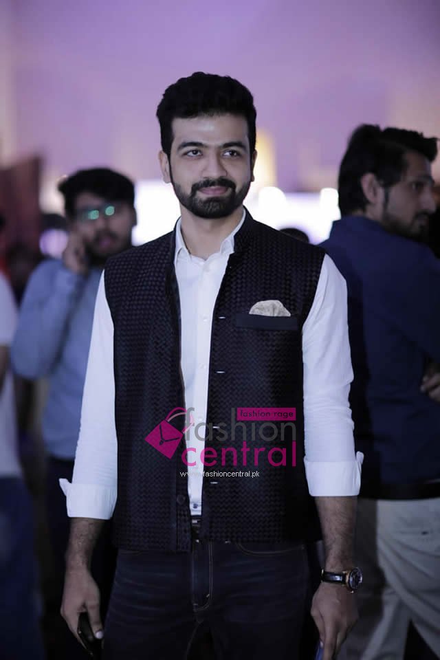 2015 PFDC LOreal Paris Bridal Week Red Carpet Lahore Images