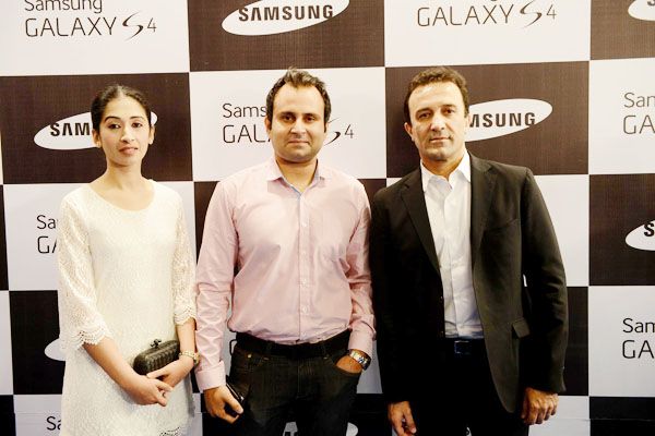 Samsung Introduces the GALAXY S4 in an Electrifying Event