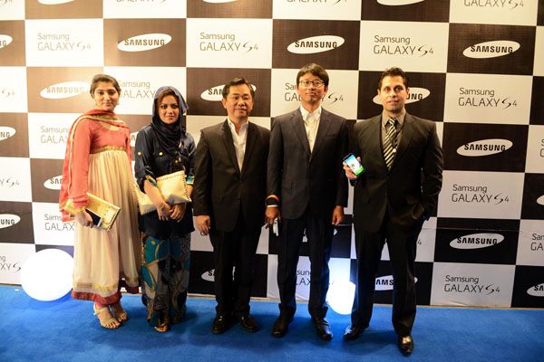 Samsung Introduces the GALAXY S4 in an Electrifying Event
