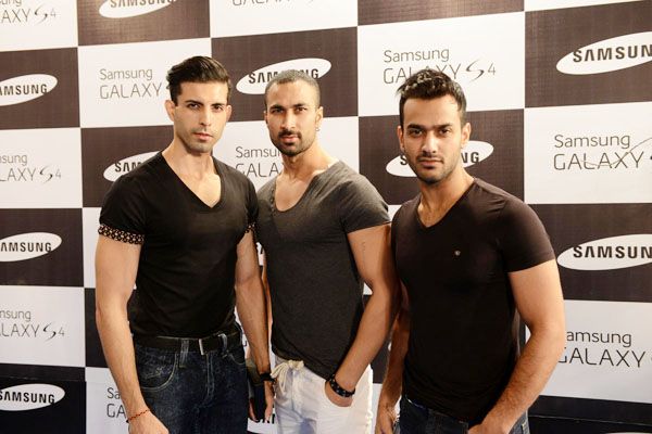 Samsung Introduces the GALAXY S4 in an Electrifying Event