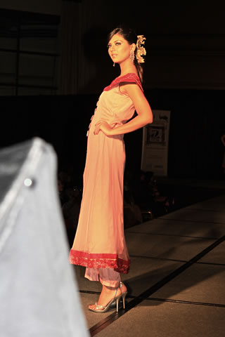 Hajra Hayat's collection in Colors of Pakistan 2009