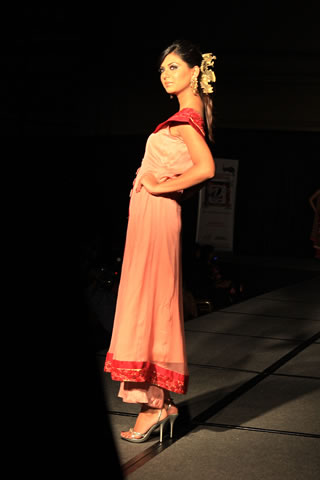 Hajra Hayat's collection in Colors of Pakistan 2009