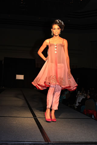Hajra Hayat's collection in Colors of Pakistan 2009