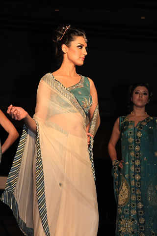 Hajra Hayat's collection in Colors of Pakistan 2009