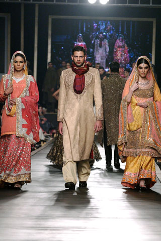 HSY Collection at Bridal Couture Week 2010