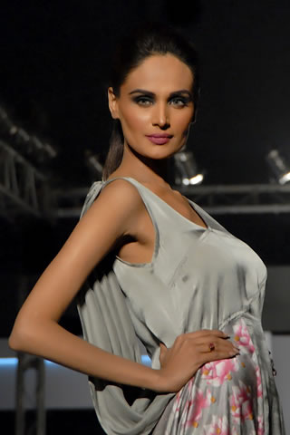 Yahsir Waheedâ€™s Latest Collection at PFDC Sunsilk Fashion Week Lahore
