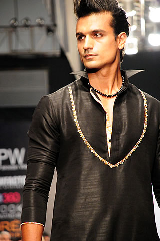 Munib Nawaz at Fashion Pakistan Week 2010