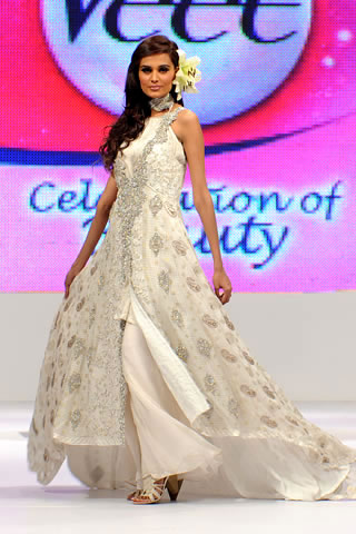 Nickie Nina at Veet Show 2010