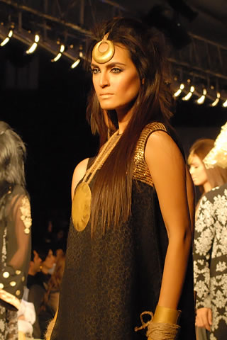 Designers Give back at PFDC Sunsilk Fashion Week Karachi 2010