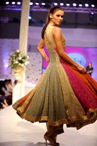 Saadia Mirza’s Pakistani Fashion Collection at Veet Celebration 09