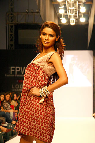 Sana Safinaz at Fashion Pakistan Week 2010