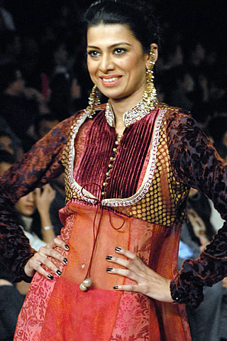 Sobia Nazir PFDC Sunsilk Fashion Week 2010 Karachi