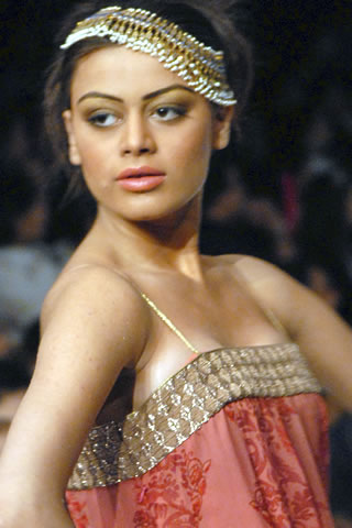 Sobia Nazir PFDC Sunsilk Fashion Week 2010 Karachi