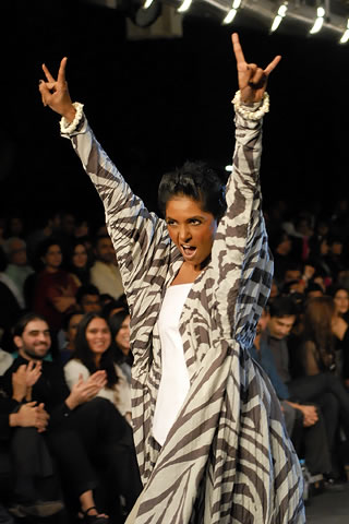 Teejays Collection at PFDC Sunsilk Fashion Week 2010 Karachi
