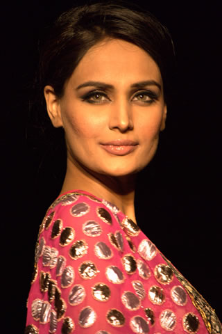 Umar Syeed collection in Colors of Pakistan 2009